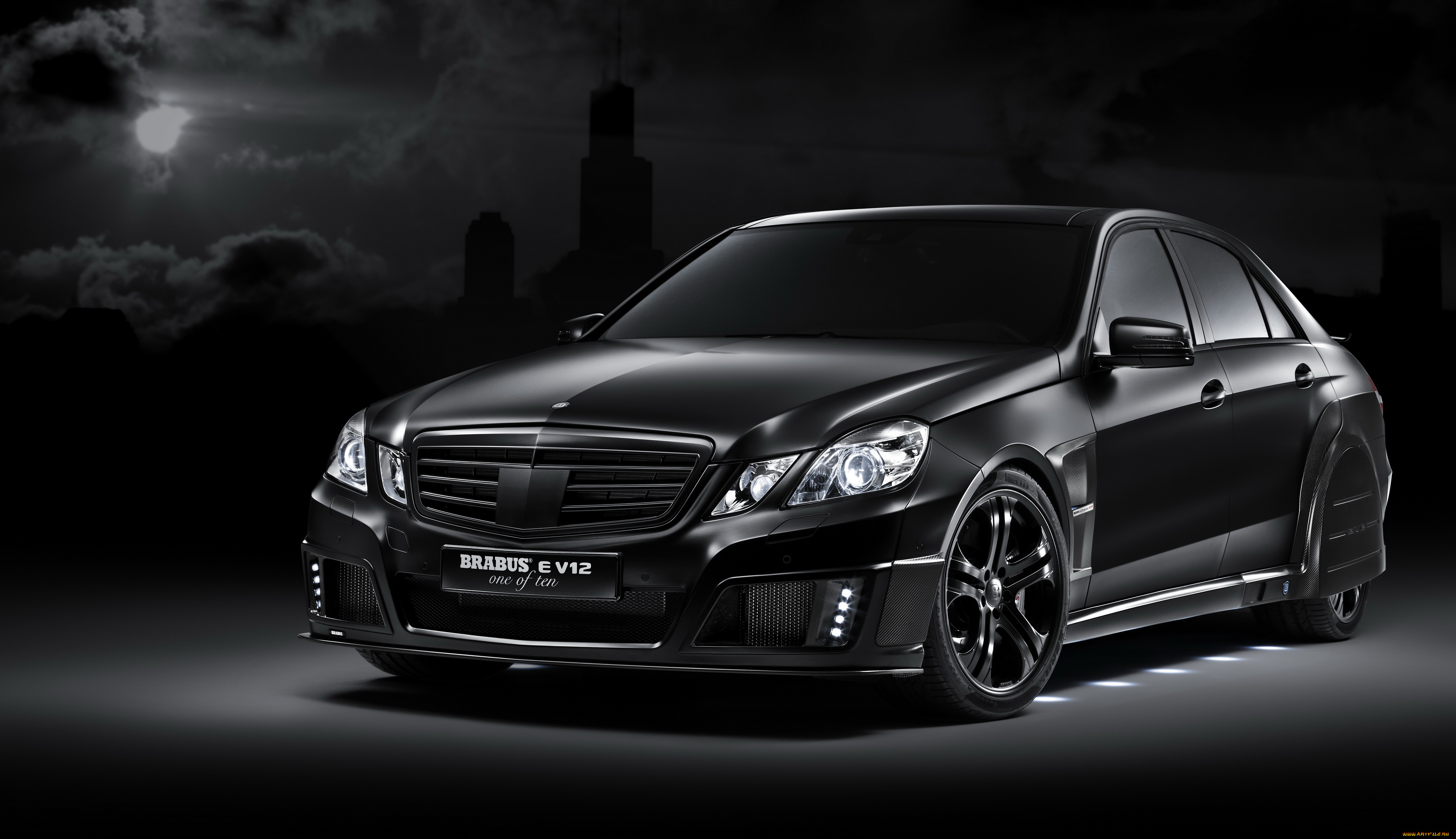 Обои на телефон мерседес. Brabus e v12 Black Baron. Mercedes e class w212 Brabus. Mercedes Benz Brabus e v12. Кошка машина на аву мрсдс.